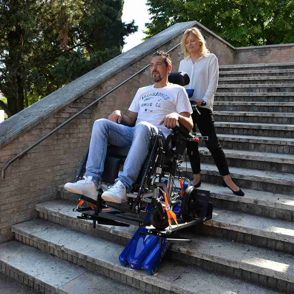 lg2004-150-A008-pásový schodolez so zvýšenou nosnosťou-na schodoch