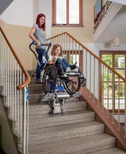 pt uni-koliečkový schodolez-na schodisku